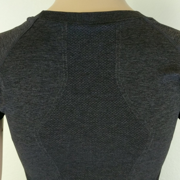 [Zella] Seamless Knit Short Sleeve Workout Shirt - Picture 5 of 7
